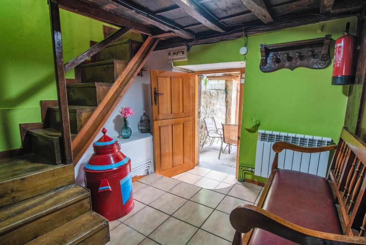Casa Rural La Carrozal Senda Del Oso Orelleiru Exterior photo